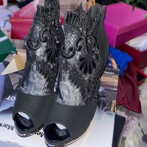 Heeled boots
